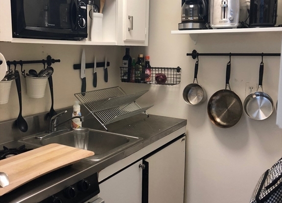 1 bed, 1 bath, 319 sqft, $2,395, Unit PARLOR