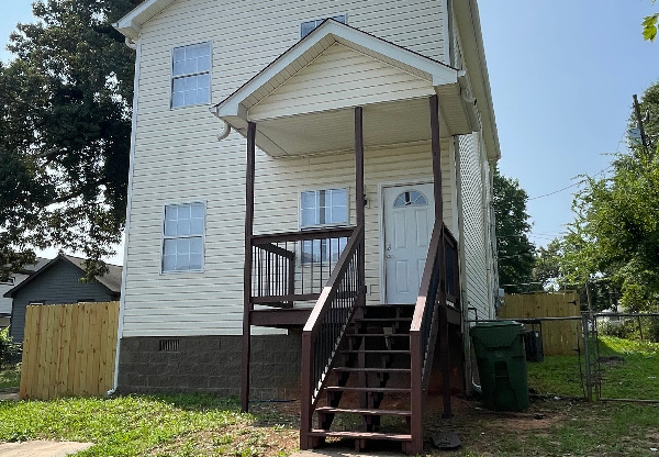 804 BENDER ST