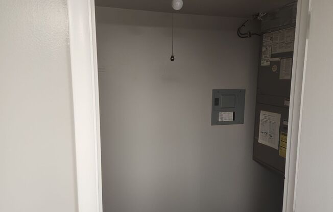 1 bed, 1 bath, 832 sqft, $1,120, Unit WG2-607