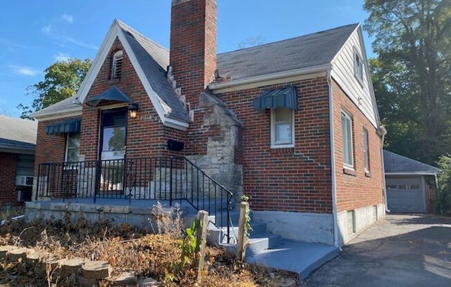 Welcome to this charming two bedroom, one bath home located in Dayton, OH*