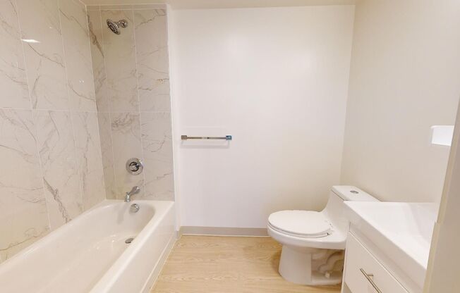 Studio, 1 bath, 415 sqft, $2,090, Unit 345 6th St, Unit 414