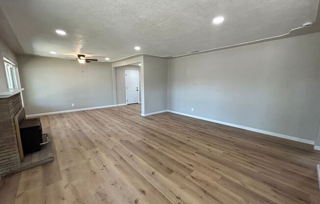 1404 GRAPE AVE