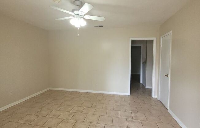 2 beds, 1 bath, $795