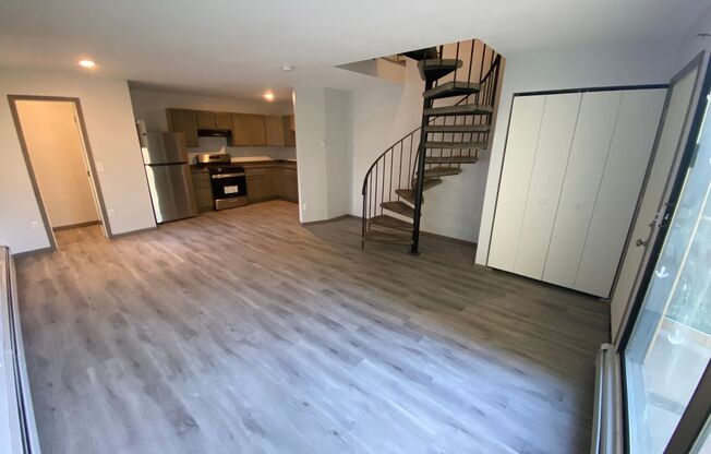 Updated 2br/1ba Townhome in Brooklyn Park