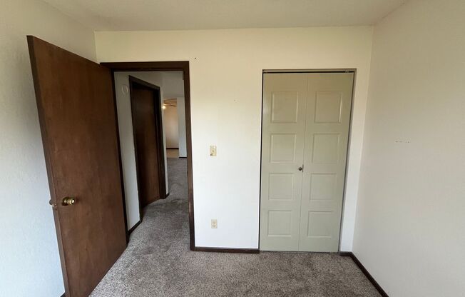 2 beds, 1 bath, 800 sqft, $899, Unit Unit 4