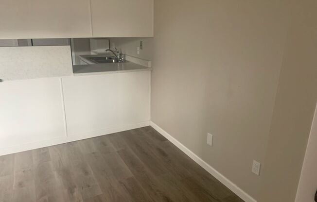 1 bed, 1 bath, 550 sqft, $1,295, Unit 13