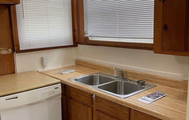 2 beds, 1 bath, $3,200