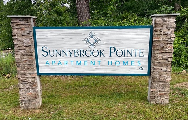 Monument Sign at Sunnybrook Pointe Apartment Homes
