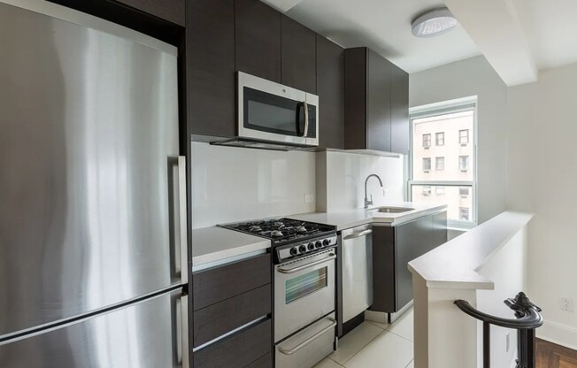 507 W 113 ST