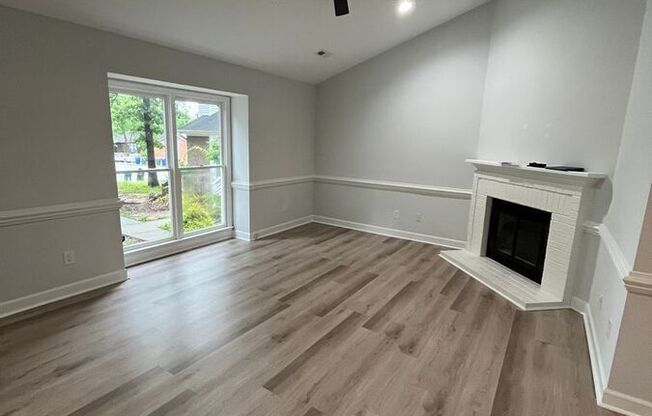4704 COURTSIDE PL