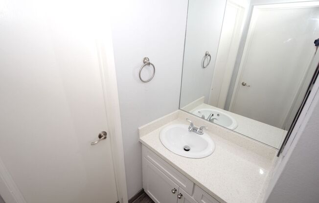 1 bed, 1 bath, $2,295, Unit 33-115