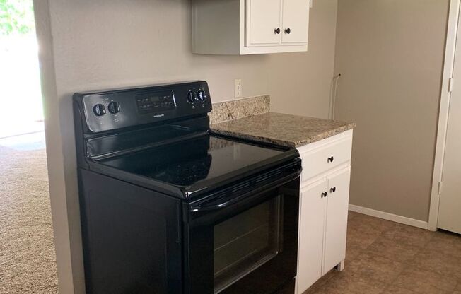 2 Bedroom/1 Bath - Walking distance to downtown Sanger