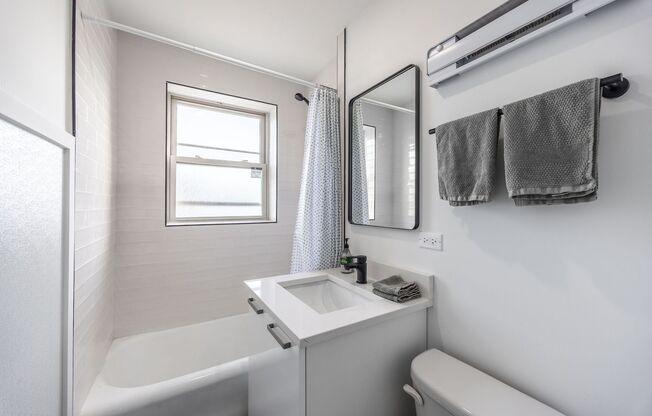 2 beds, 1 bath, $3,000, Unit 1555 - 404