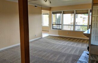 Top Floor 2 Bedroom 2 Bath Juanita Kirkland Condo