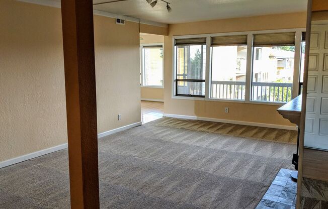 Top Floor 2 Bedroom 2 Bath Juanita Kirkland Condo
