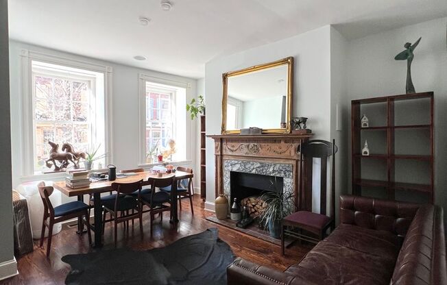 Gorgeous 4 Bed / 2.5 Bath Townhouse in Society Hill!