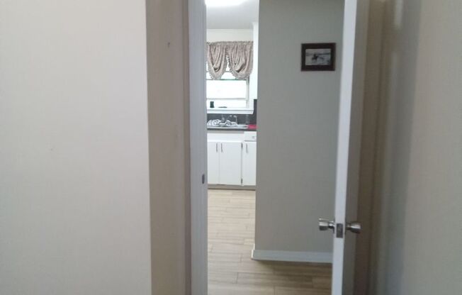 2 beds, 1 bath, $1,300