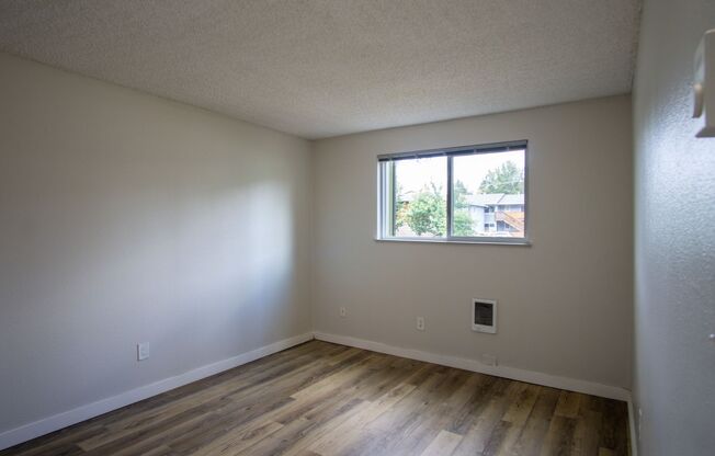 2 beds, 1 bath, $1,425, Unit 3932