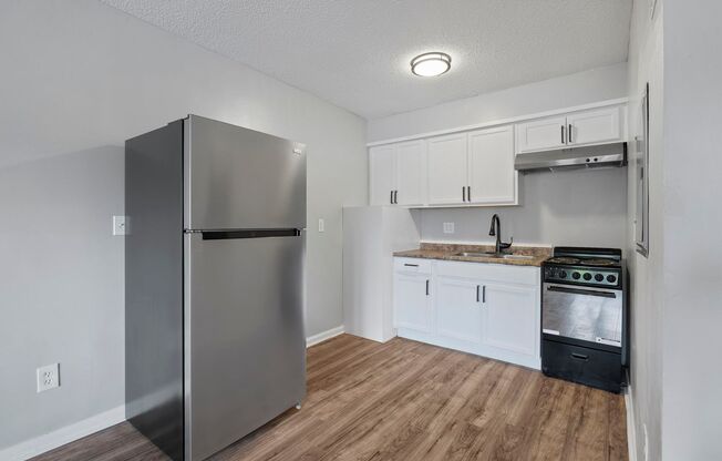 Studio, 1 bath, 300 sqft, $845, Unit 16