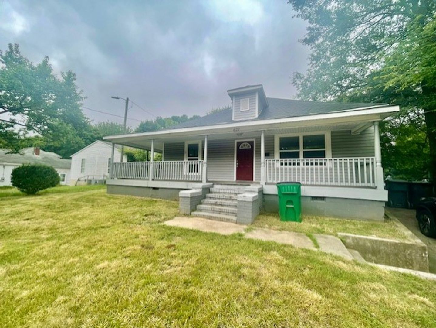Must view this Adorable 3 bedroom 1 bath home . Located in Thomas Hoskins