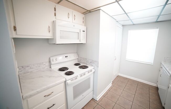 2 Bed / 1.5 Bath Condo on Pensacola St