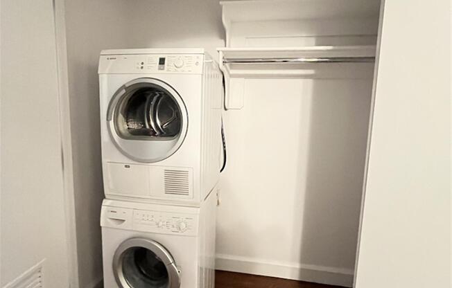 2 beds, 2 baths, 922 sqft, $5,795, Unit 14P