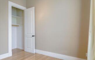 Completely Renovated Top Floor Unit in Victorian + Laundry in unit+ Contact for showing schedule!
