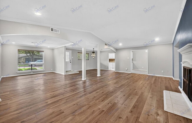 3827 CLUBWAY LN