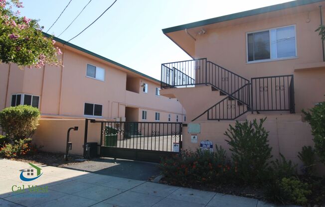 $ 1895 - Updated 1 Bed, 1 Bath Upstairs Apartment near Japan Town/Secured access!