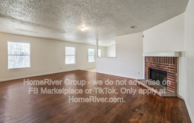8011 MOSSTREE DR