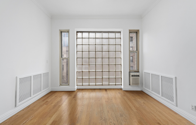 2 beds, 1 bath, $4,600, Unit 4A