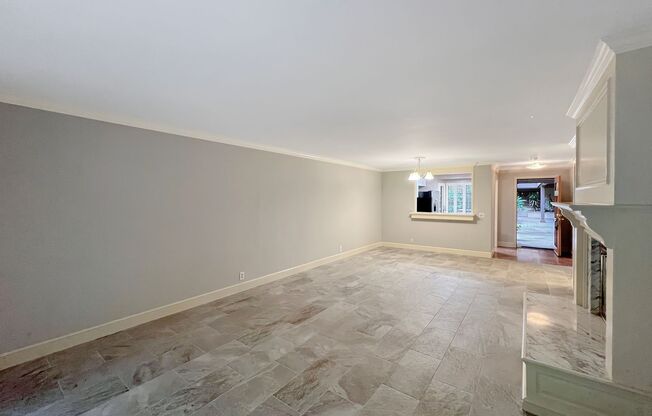 Beautiful 3B 2BA Condo in La Jolla w/ W/D!