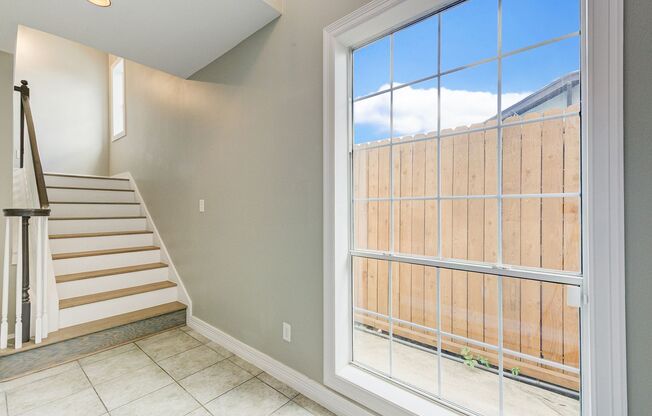 3 beds, 3/1 baths updated townhome in the heart of Montrose