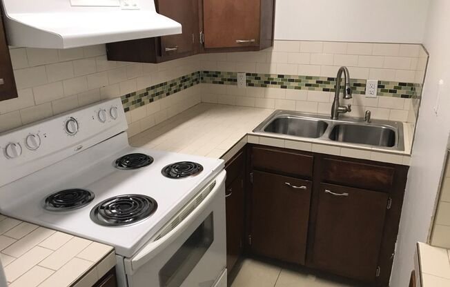 1 bed, 1 bath, 420 sqft, $987, Unit 14