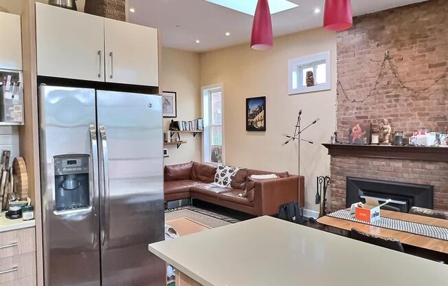 2111 46 AVE