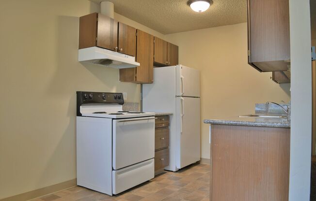 2 beds, 1 bath, 785 sqft, $1,495, Unit FQ 221