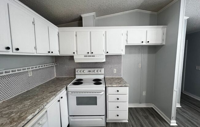 3 beds, 2 baths, $1,075, Unit Space 336