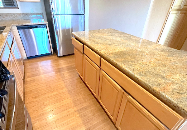 2 beds, 1.5 baths, 950 sqft, $4,195