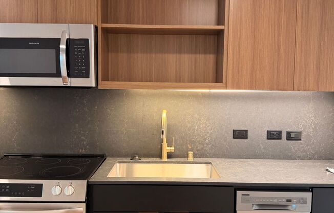 Studio, 1 bath, 422 sqft, $2,580, Unit 808