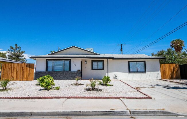AMERICANA Property Mgmt - Fully furnished 1 story 4b house w pool in South Downtown.
