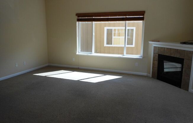 UNR friendly 3 Bedroom , 2.5 Bath Townhouse