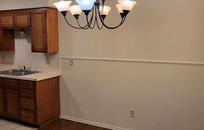 808 Austin #B Arlington, TX 76012