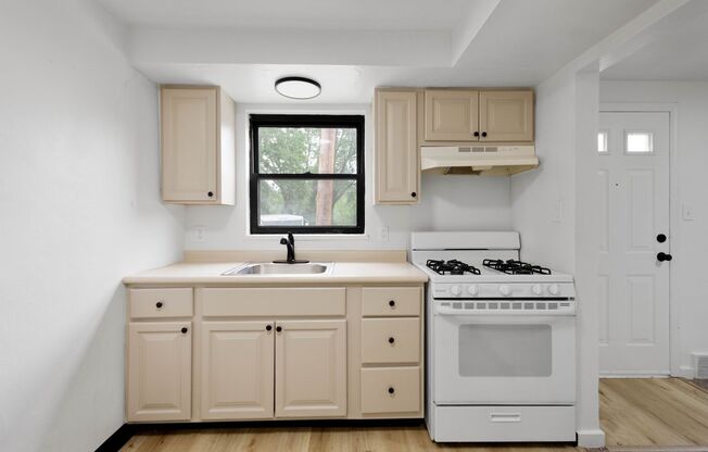 21-62 Melvin Court (Melvin Court Complex)