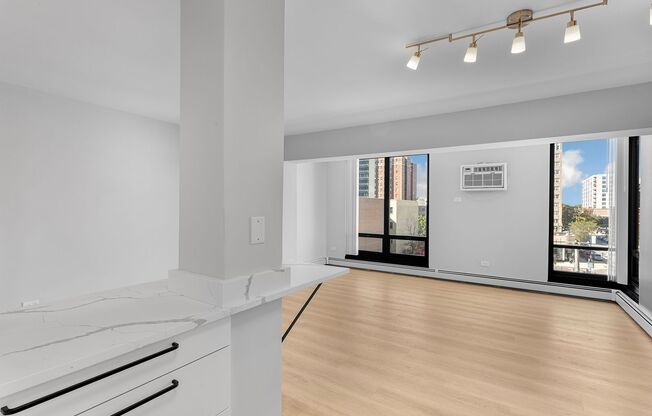 1 bed, 1.5 baths, 667 sqft, $2,400, Unit 4B