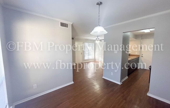 2 beds, 1 bath, $1,000, Unit A4