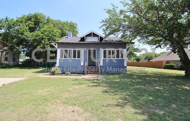 Updates Galore in This Vintage 2/1.5 in Cedar Hill For Rent!