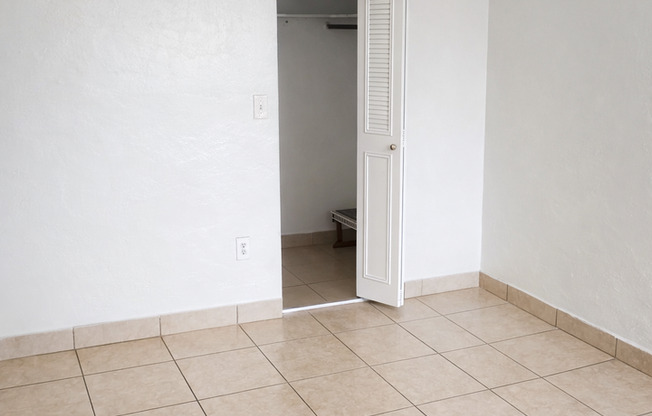 1 bed, 1 bath, 750 sqft, $1,750, Unit B12