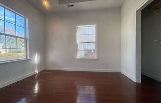 3 beds, 1.5 baths, $1,095