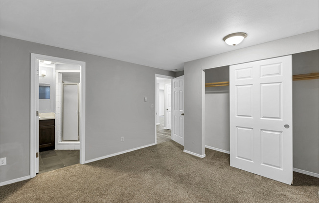 7041 15 AVE