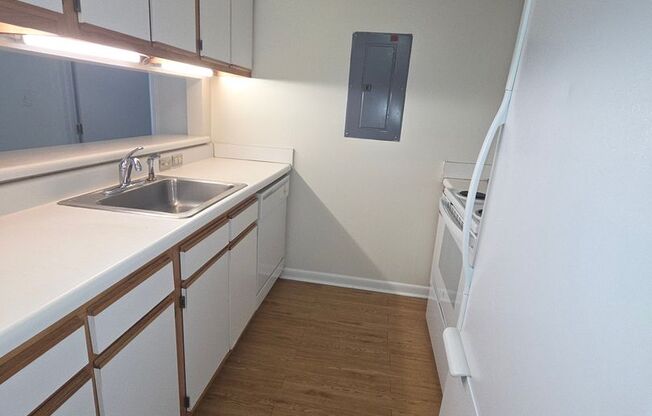 4 Bed 4 Bath condo at Lake Park. Individual room rentals available. Application fee credited to your First full month's rent!